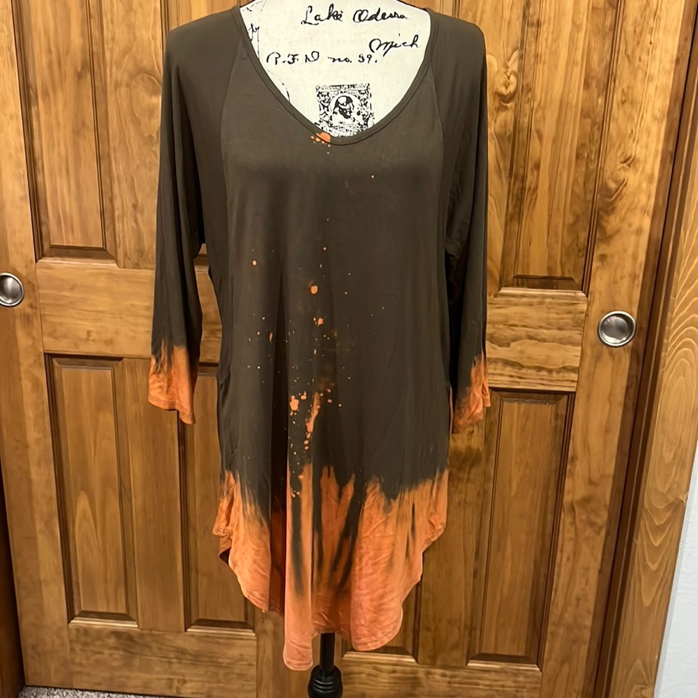 L&B long sleeve tie dye v neck tunic